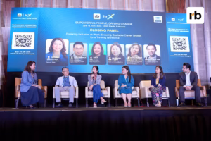 HR professionals attending hrX 2025 panel on equitable career growth and DEI